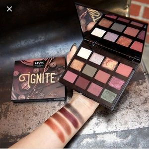 NYX IGNITE Pallete/ Machinist lipstick